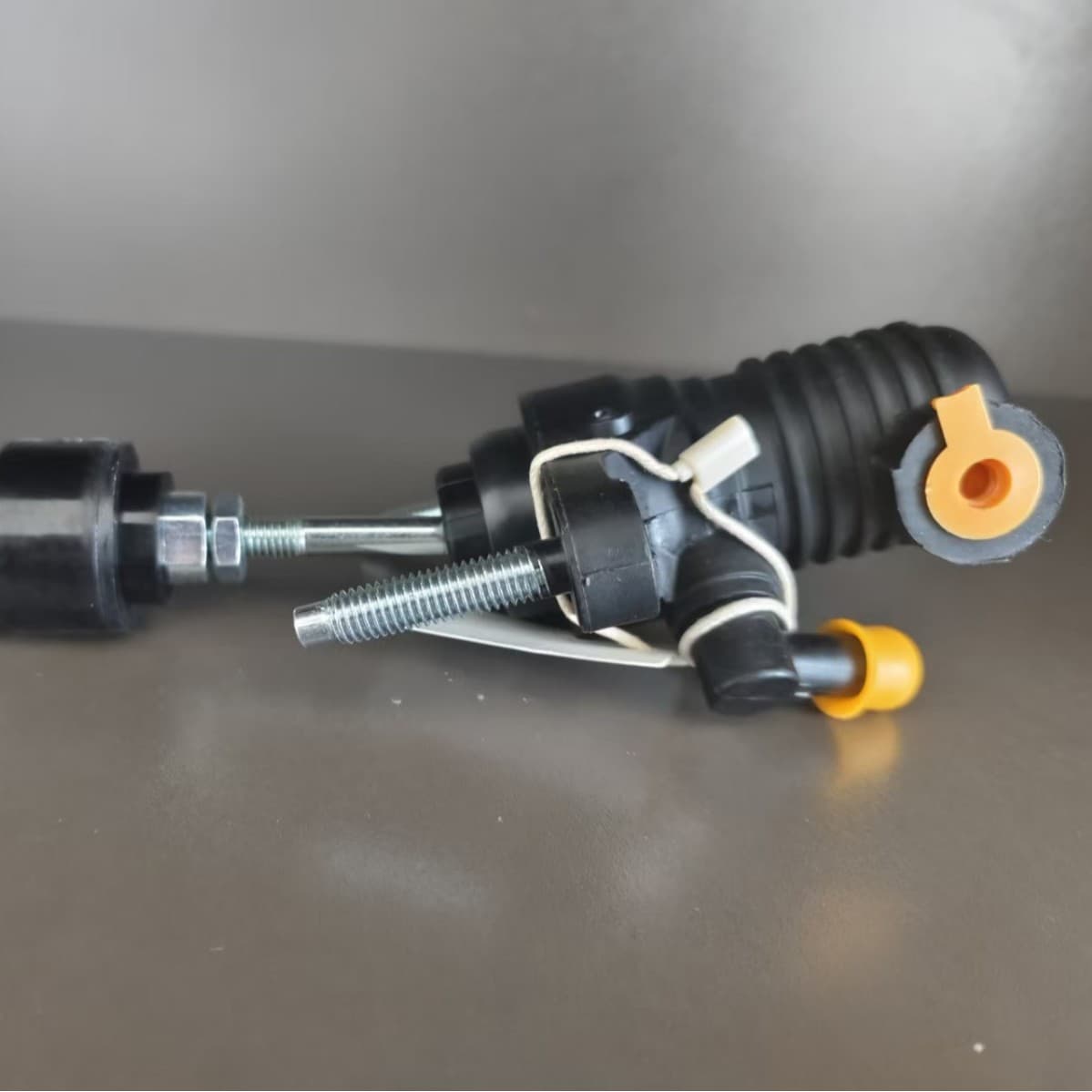 31420-0K070 is suitable for Toyota clutch master cylinder.