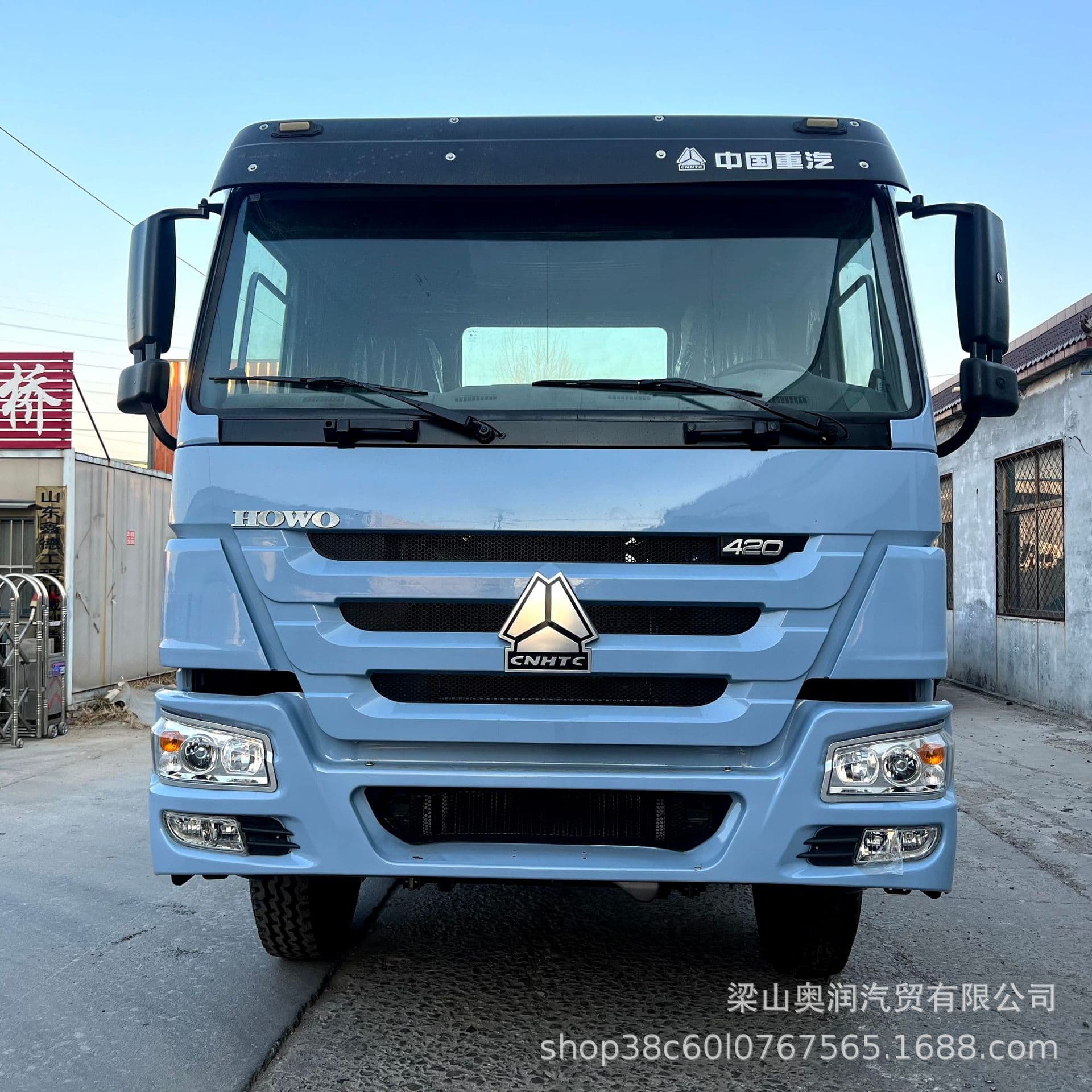 Heavy-duty HOWO 6*4 tractor head for sale, dual-axle semi-trailer head, 420 horsepower container transport head