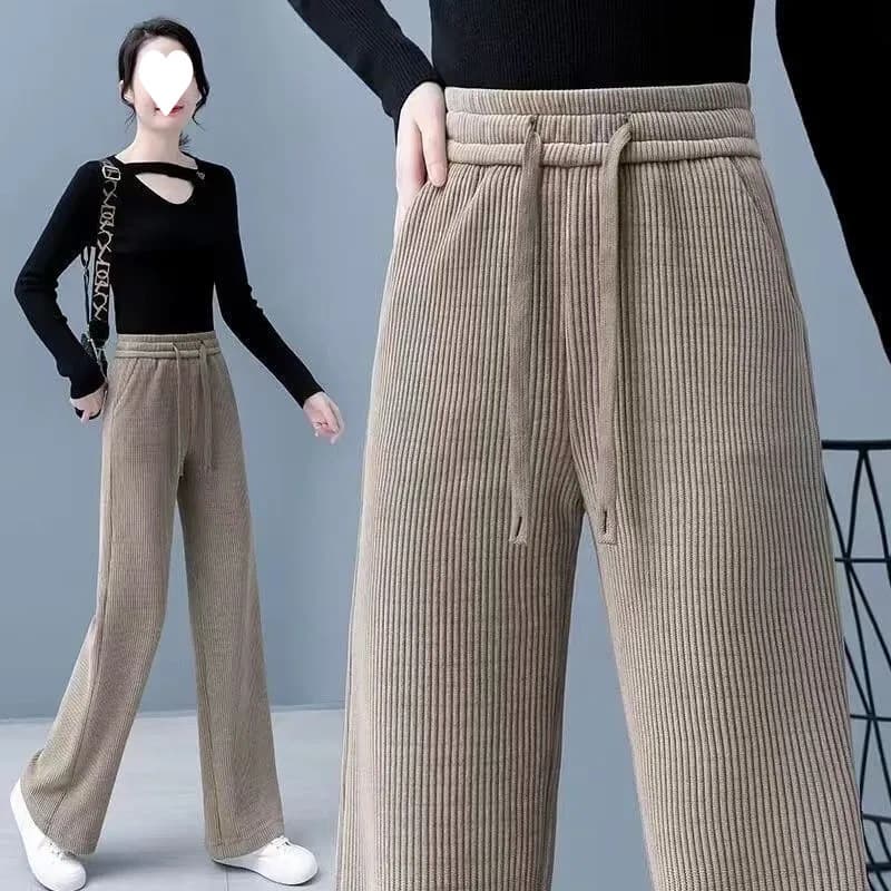 Slim-fit straight leg pants, fleece-lined and thickened, high-waisted, with a flattering drape, popular style for spring 2025.