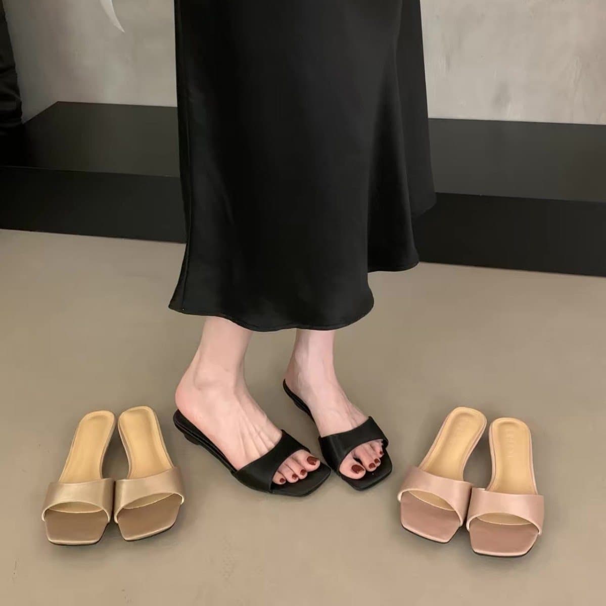 Flat wedge sandals, simple French-style open-toe satin new 2026 resort casual slippers for women, summer outdoor wear