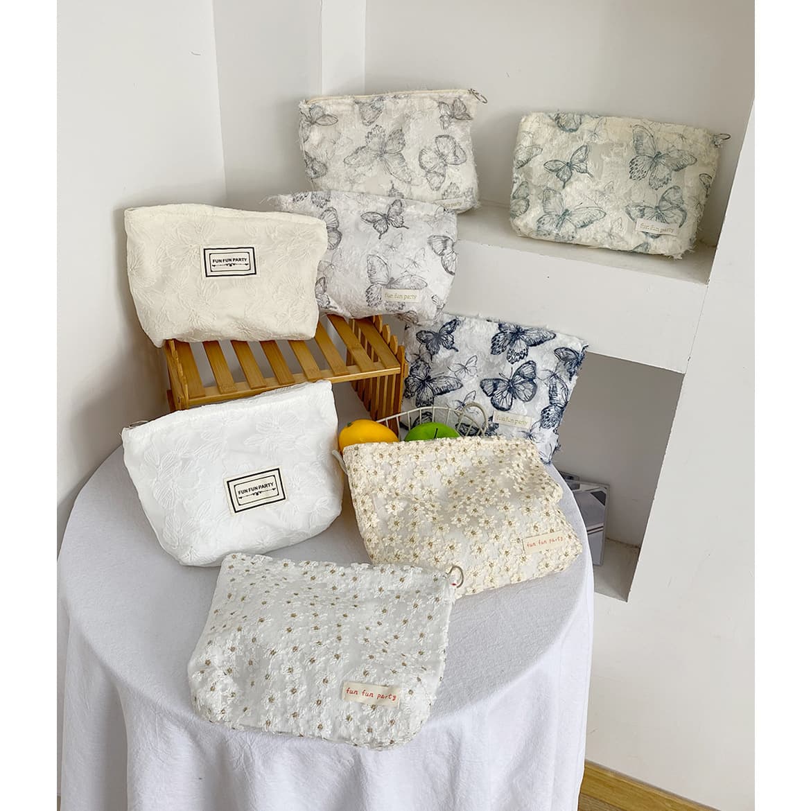 Lace Embroidered Fresh Cosmetic Bag Korean Hand Bag Portable Sundries Storage Bag Red Bag for Travel