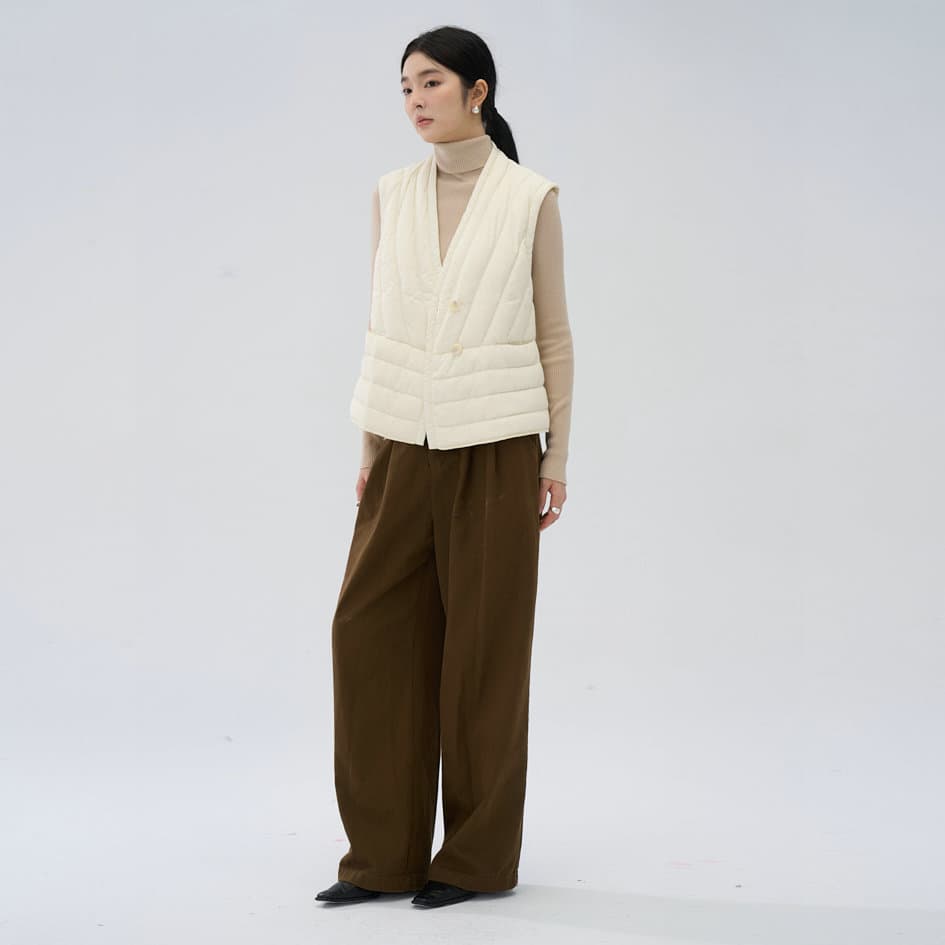 Pinghu 2025 New Lightweight White Duck Down Vest for Women, Short V-Neck Inner Layer Slimming Warm Autumn Winter Outerwear