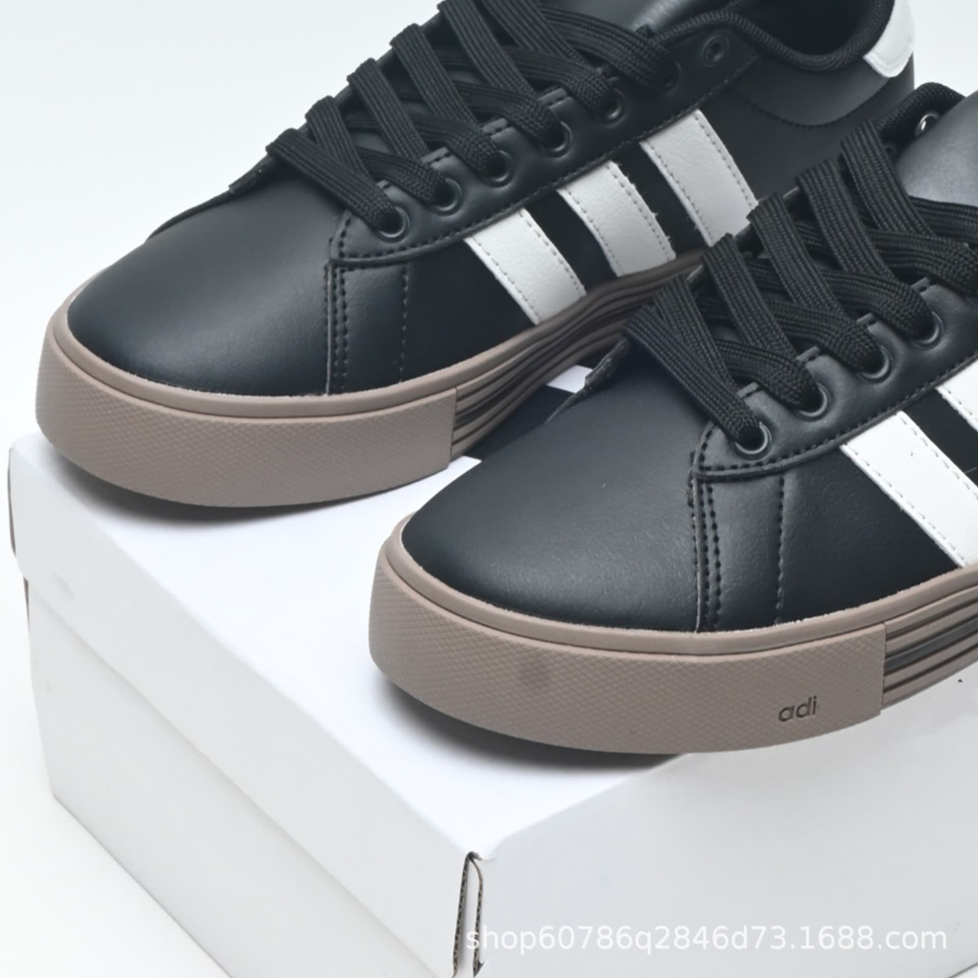Putian Source Retro German Trainer Style Low-Top Thick Sole Casual Sneakers for Women, Leather Upper Height-Increasing Student Sports Shoes