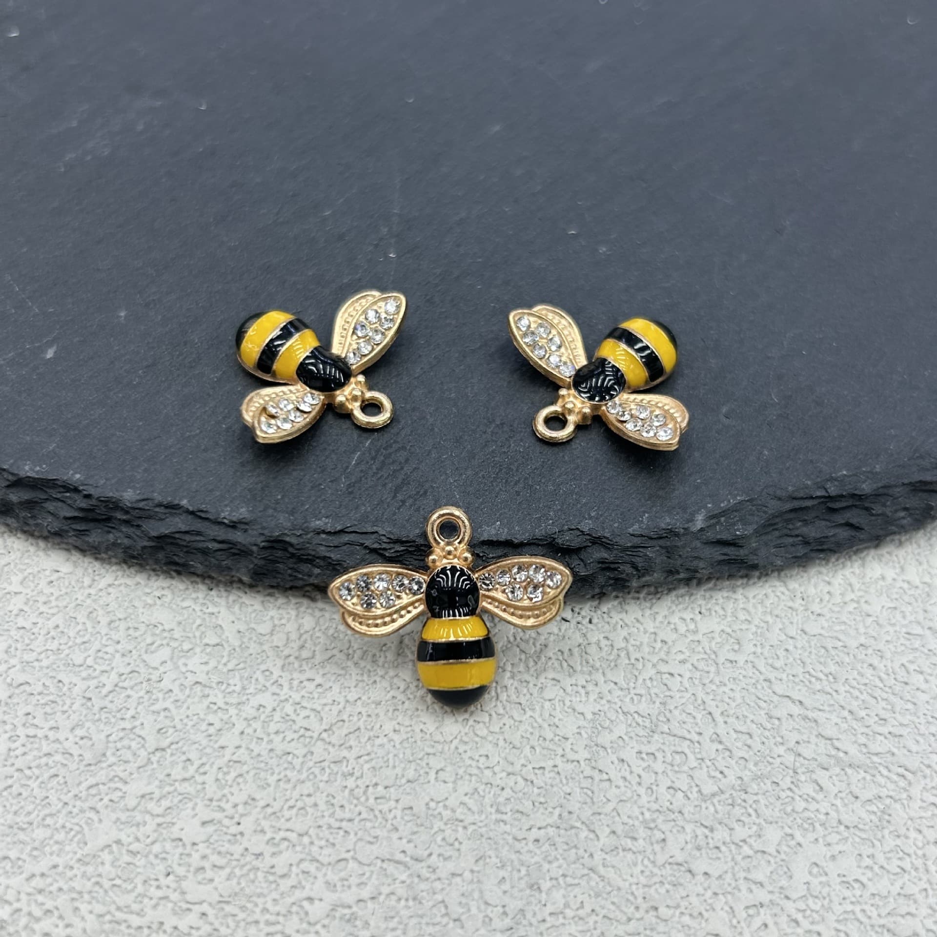 Cross-border hot-selling alloy jewelry accessories fashion diamond dripping oil bee pendant animal pendant jewelry accessories