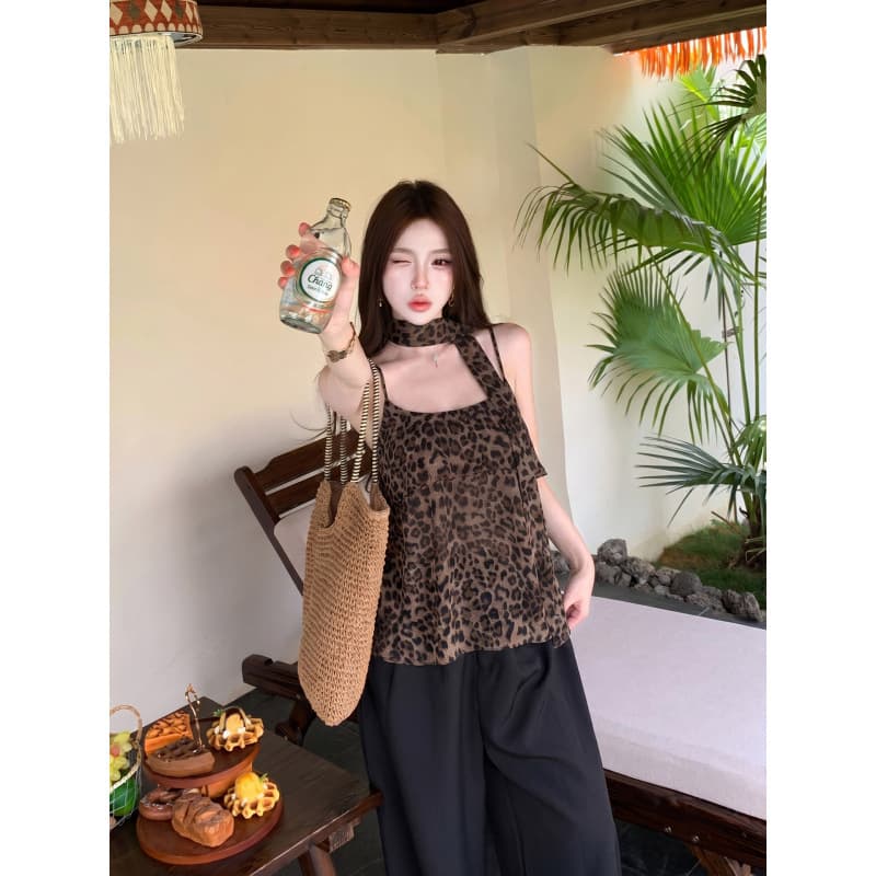 Spot retro leopard print niche halter neck suspender camisole women's summer design sleeveless outer wear loose hot girl