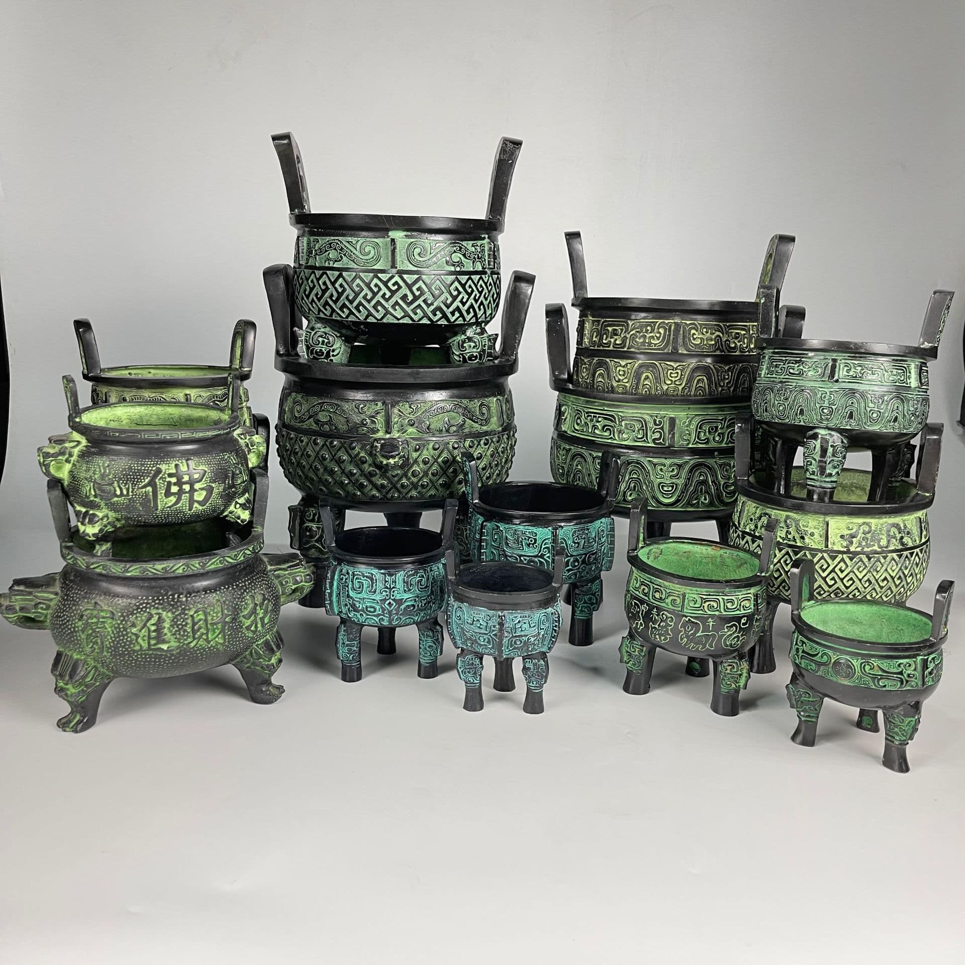 Round Tripod Three-Legged Archaic Bronze Vessel Office Decoration Simuwu Rectangular Ding Business Opening Gift Factory Direct