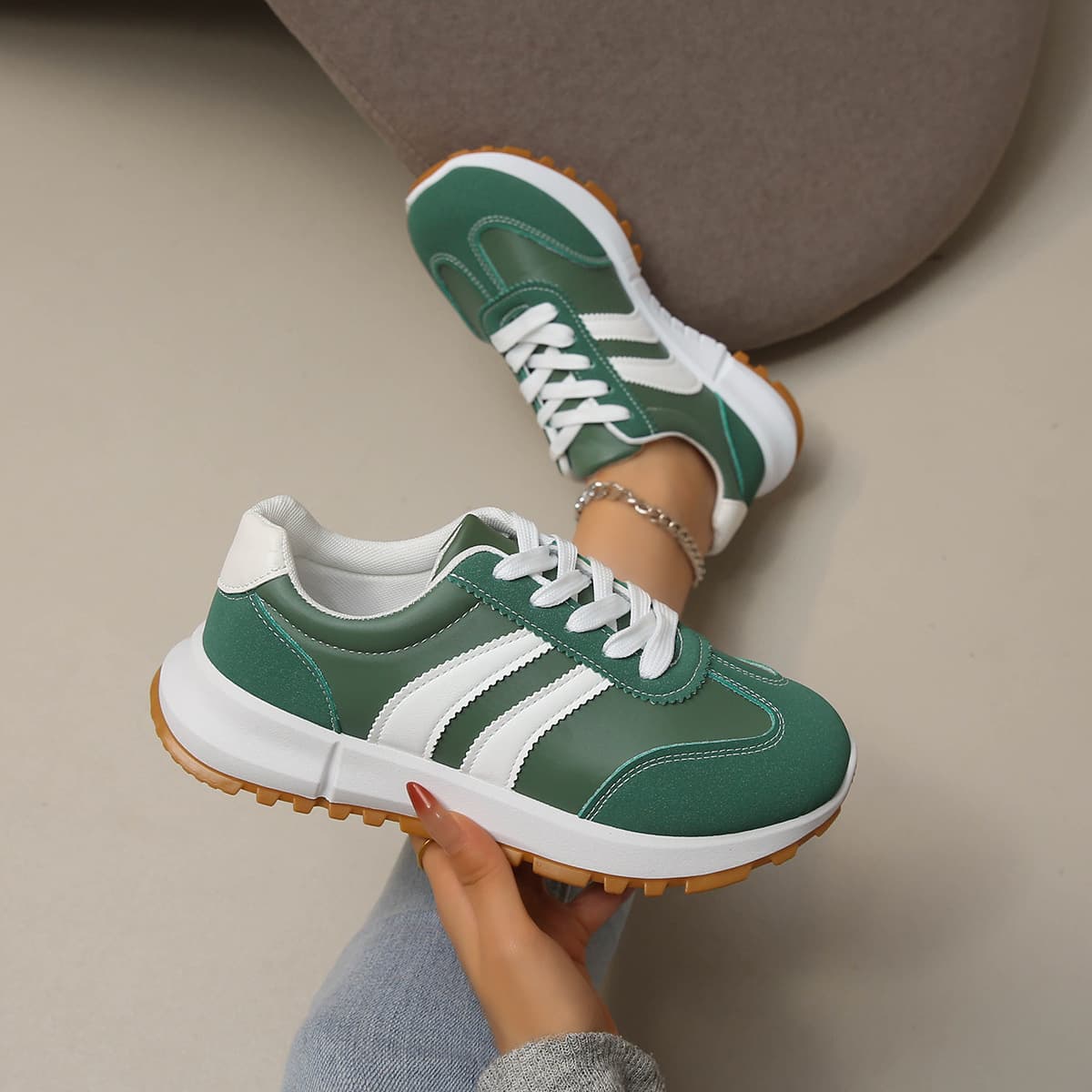 2025 Fall New Lace-up Casual Sneakers Soft Sole Running Shoes Versatile Student Shoes Flat Non-slip Women's Shoes