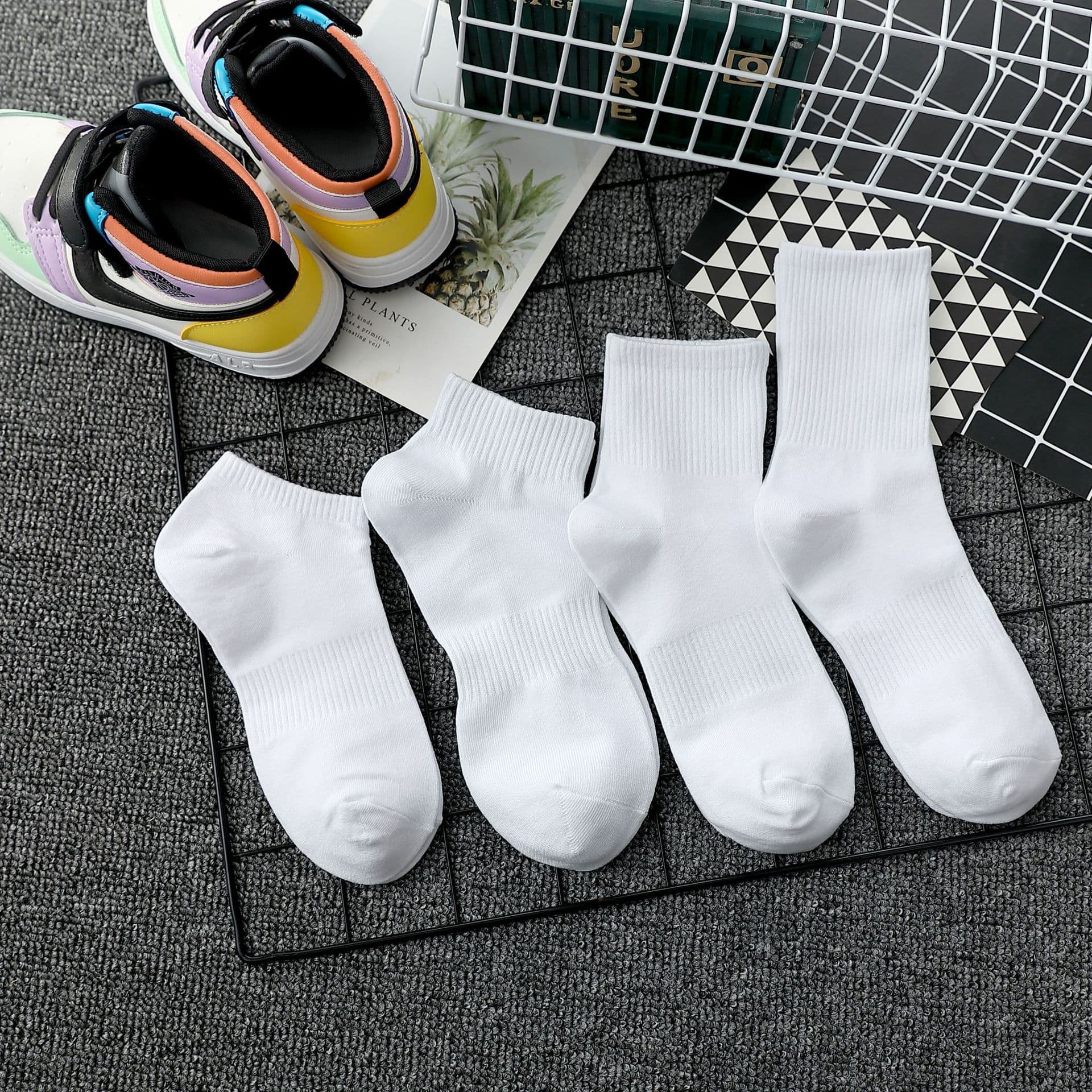 Men's Mid-Calf Socks White Socks Spring Summer Sweat-Absorbing Black and White Cotton Socks Solid Color Men's Socks Trendy Long Socks Couple Sports Socks