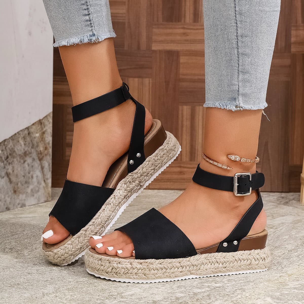 Oversized Women's Thick-Soled Sandals with One-Strap Buckle, Wedge Heel, Rope-Style Lightweight Sole, High Heel Sandals for Women, European and American Style