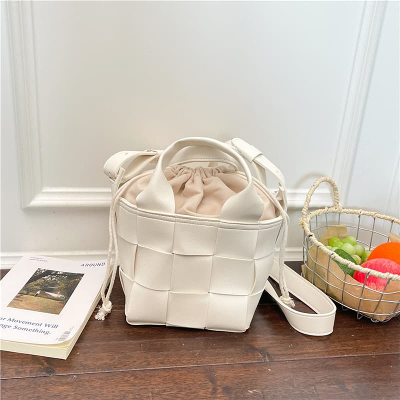 Women's Bag 2026 Fall New Woven Small Square Bag Textured Shoulder Crossbody Bag Trendy Fashion Handbag