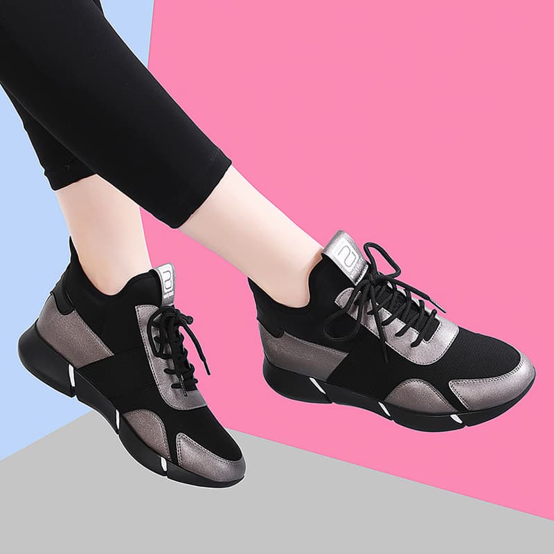 Soft-soled women's shoes, new spring 2024 style, popular single shoes, flat, fashionable casual sports shoes for middle-aged women.