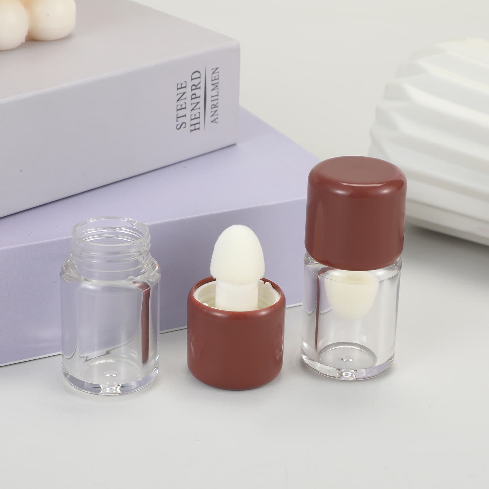 New transparent blush tube, large cotton brush head lip gloss, lip balm decanter plastic bottle, cosmetic plastic packaging.
