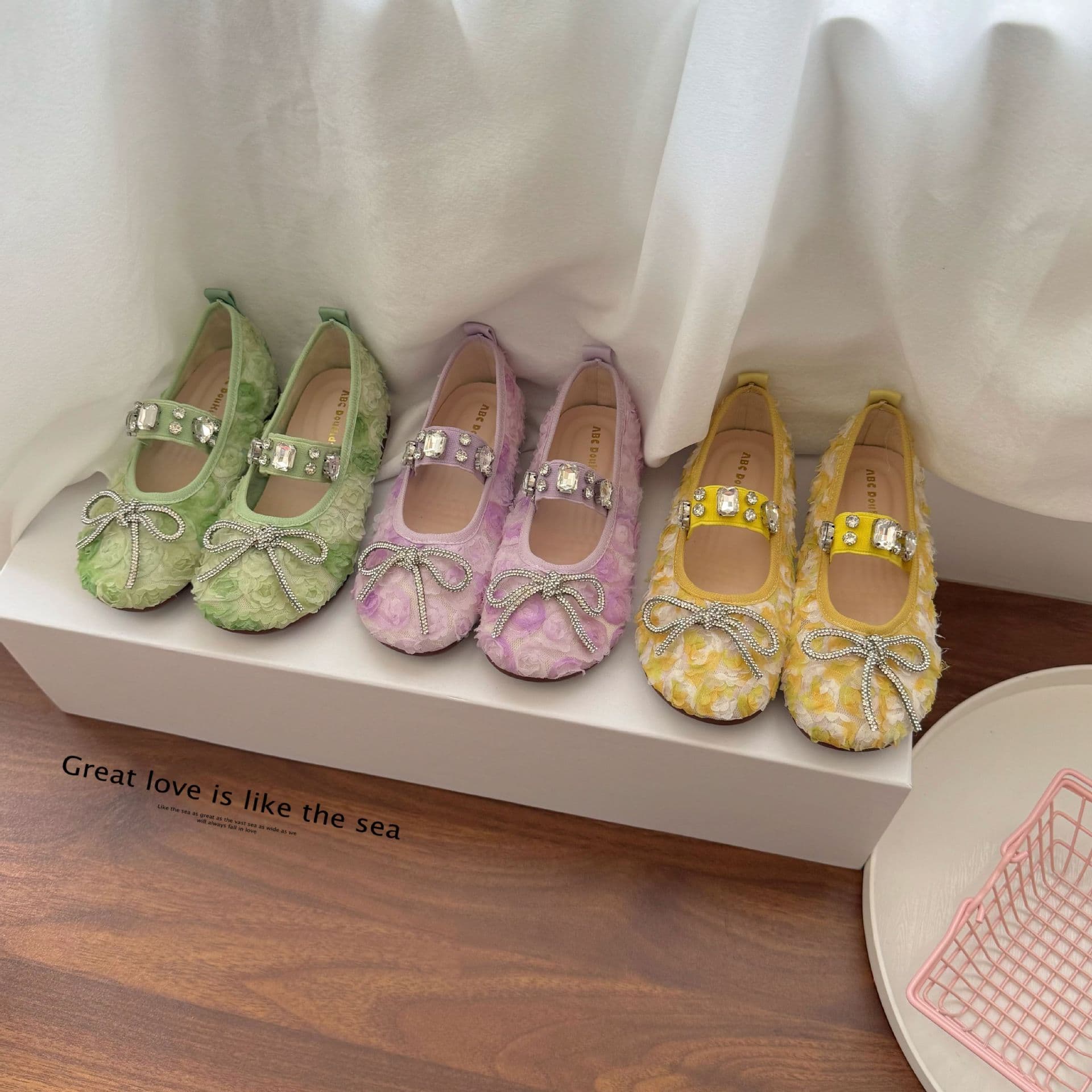 Girls' Single Shoes with Bowknot and Rhinestones, Fashionable and Comfortable, Soft-Soled, Non-Slip Princess Shoes for Older Children