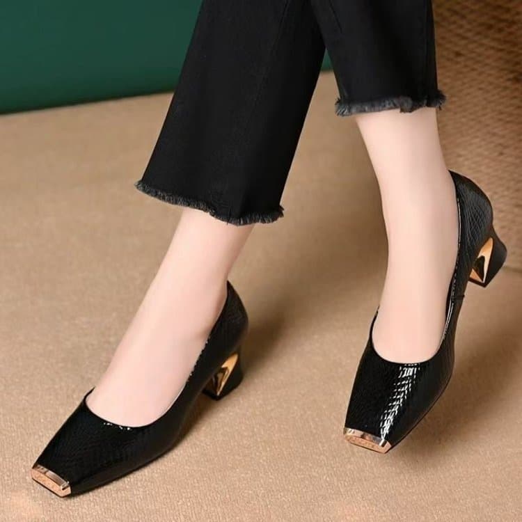 UNMUN high heels women's 2026 spring new style French retro metal head shallow mouth temperament commuting medium thick heel square