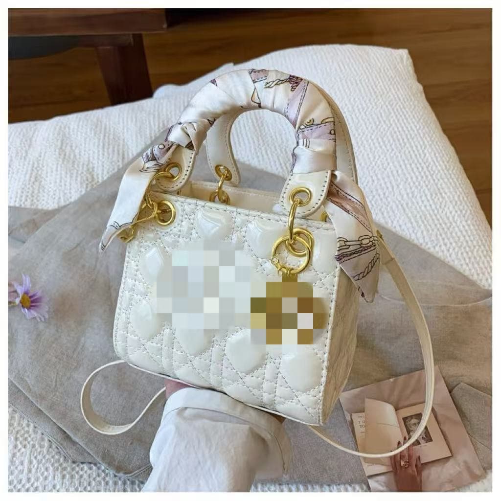 Lady 2026 Diana New Style Versatile Fashion Handheld Mini Bag Shoulder Patent Leather High-end Diamond Quilted Crossbody Bag