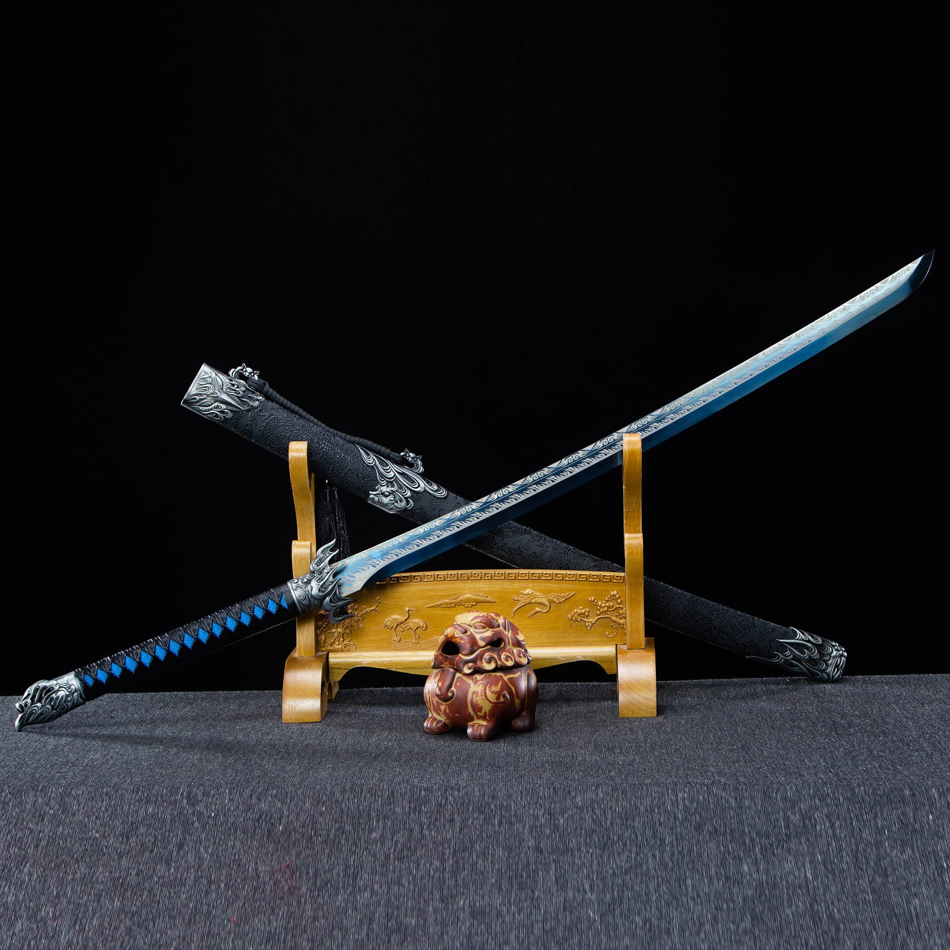 Longquan City Handcrafted Integrated Black Gold Ancient Sword, Film and TV Tang Heng Dao, Embroidered Spring Dao, Craft Hard Sword, Unsharpened