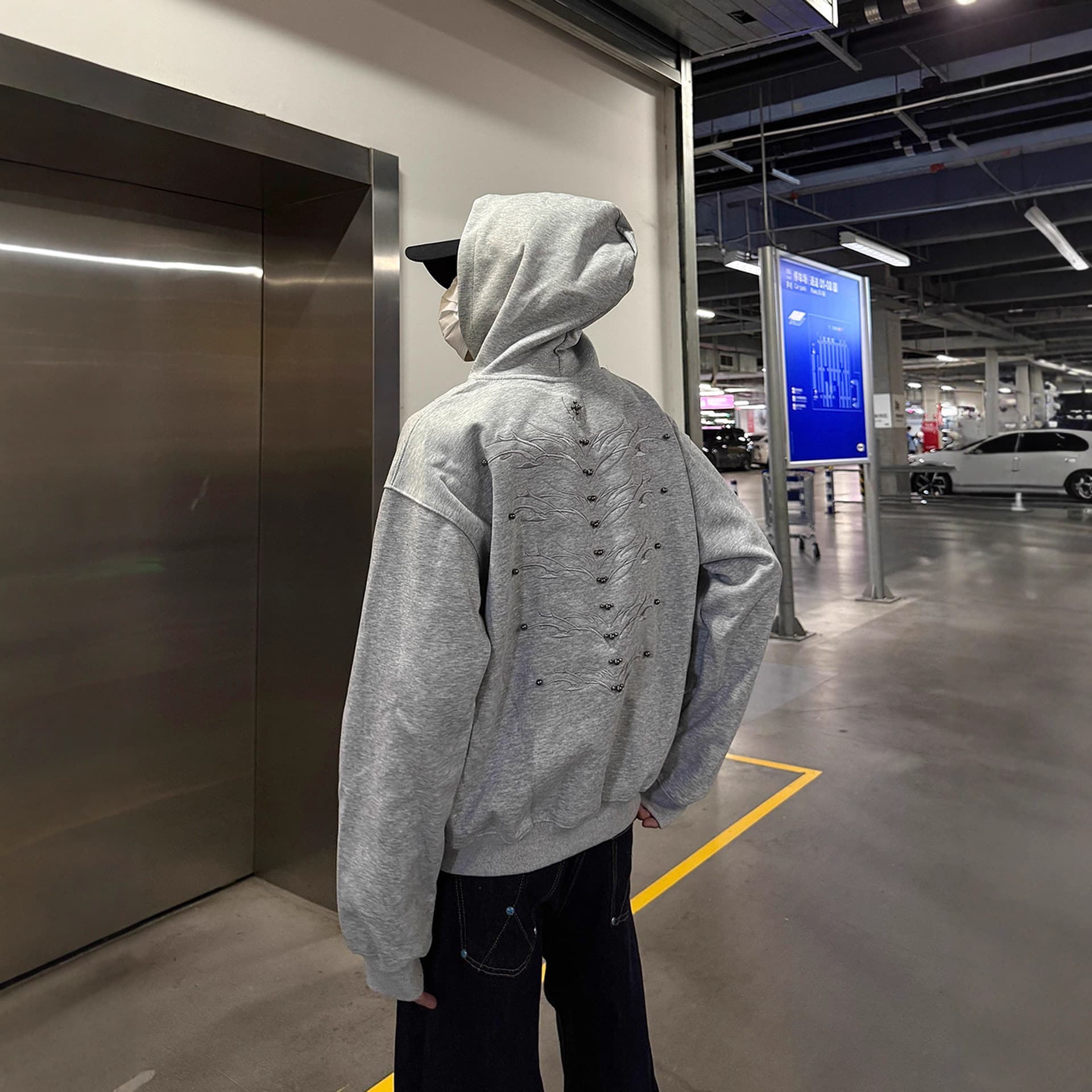 American trendy brand spine metal rivet sweatshirt for boys, Korean style early autumn wear top, design right shoulder hoodie