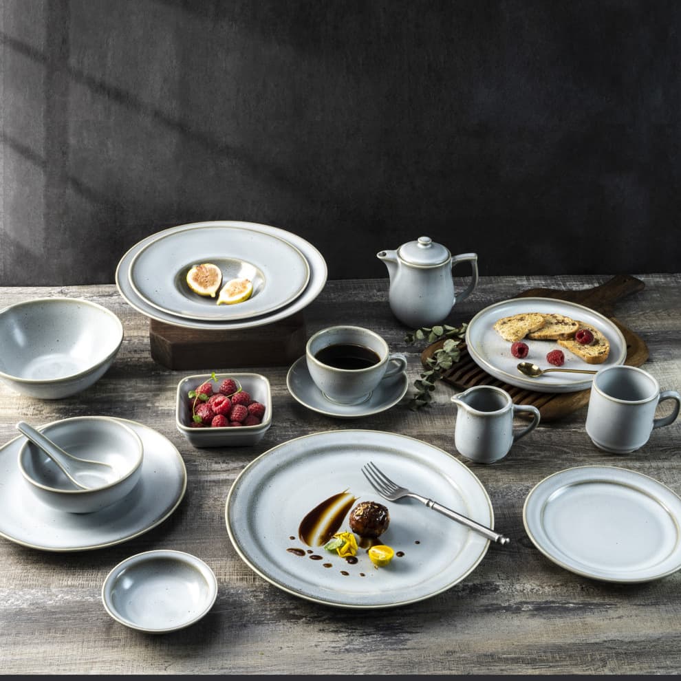 Matte Gray Ceramic Dinner Plate, Round Western-Style Dinner Plate, Creative Plate for Hotel and Restaurant Use, High-Quality Glazed Texture