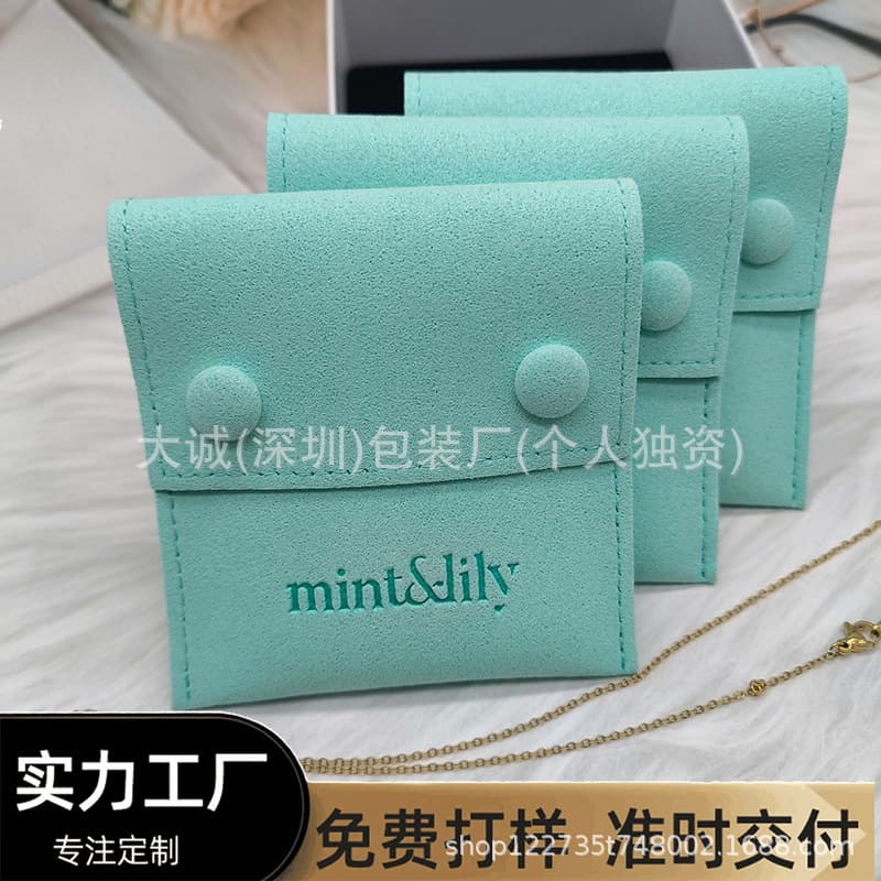 Customized magnetic snap bags, microfiber jewelry bags, necklace and earring packaging and storage bags, with logo printing available.