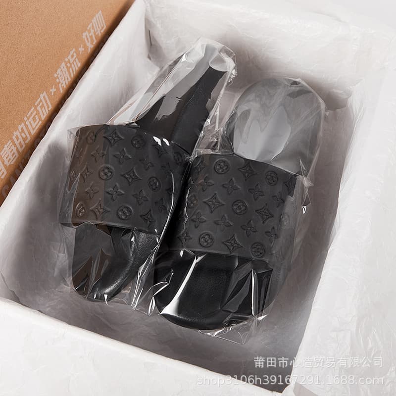 [Putian Correct Version] Embossed Slippers Men's Summer Outerwear Fashion 2025 New Anti-Slip and Deodorant Sandals