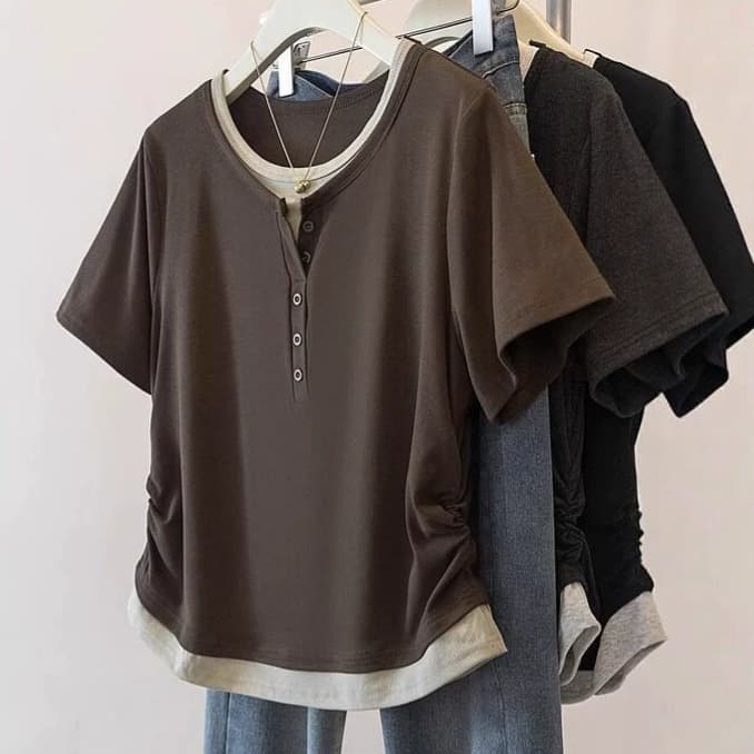 Fat mm Maillard coffee color right shoulder fake two-piece short-sleeved T-shirt for women popular bottoming shirt irregular pinch waist top