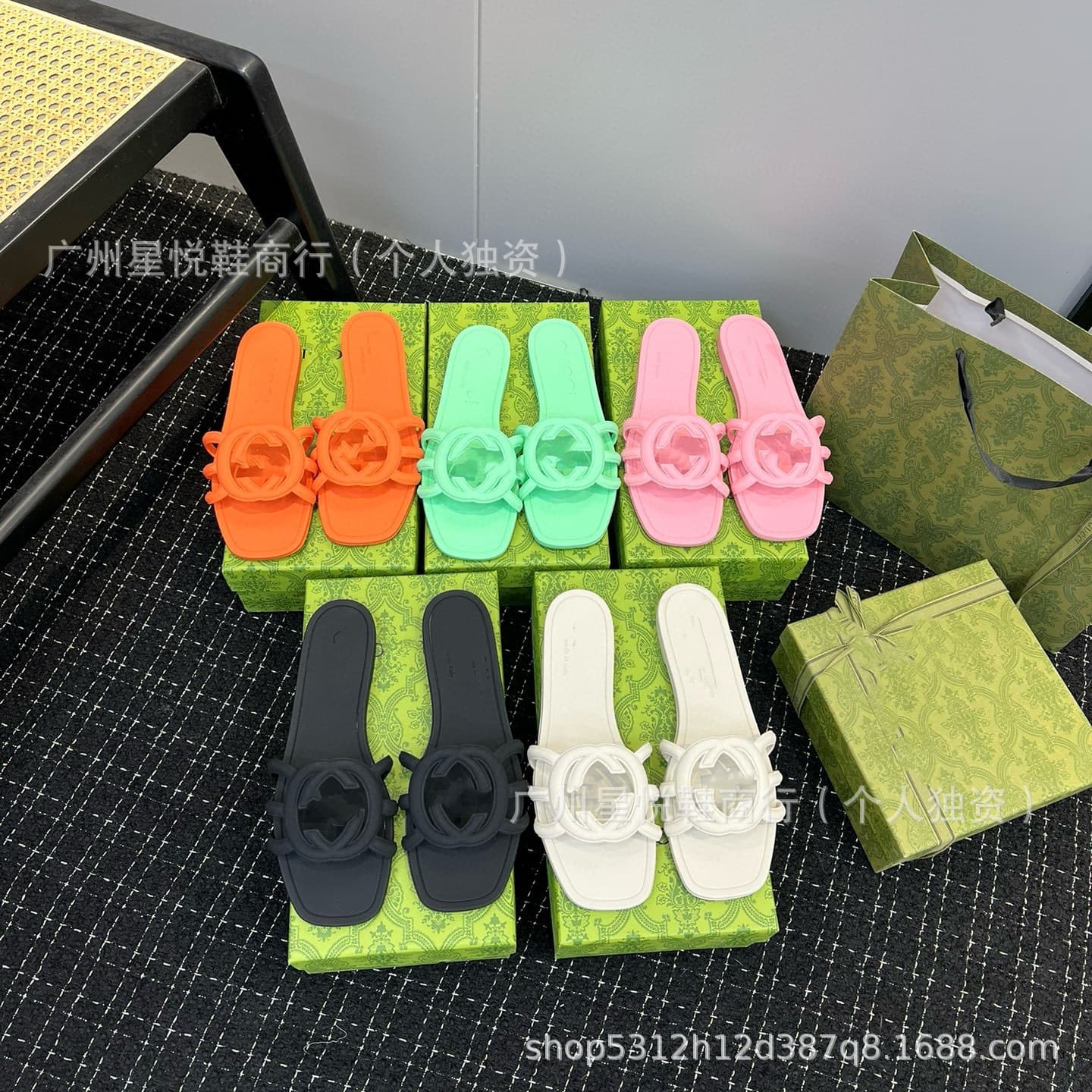 2025 New Summer G-brand Candy Jelly Color Slide Sandals Hollow Out Versatile Casual Beach Shoes EVA Flip Flops