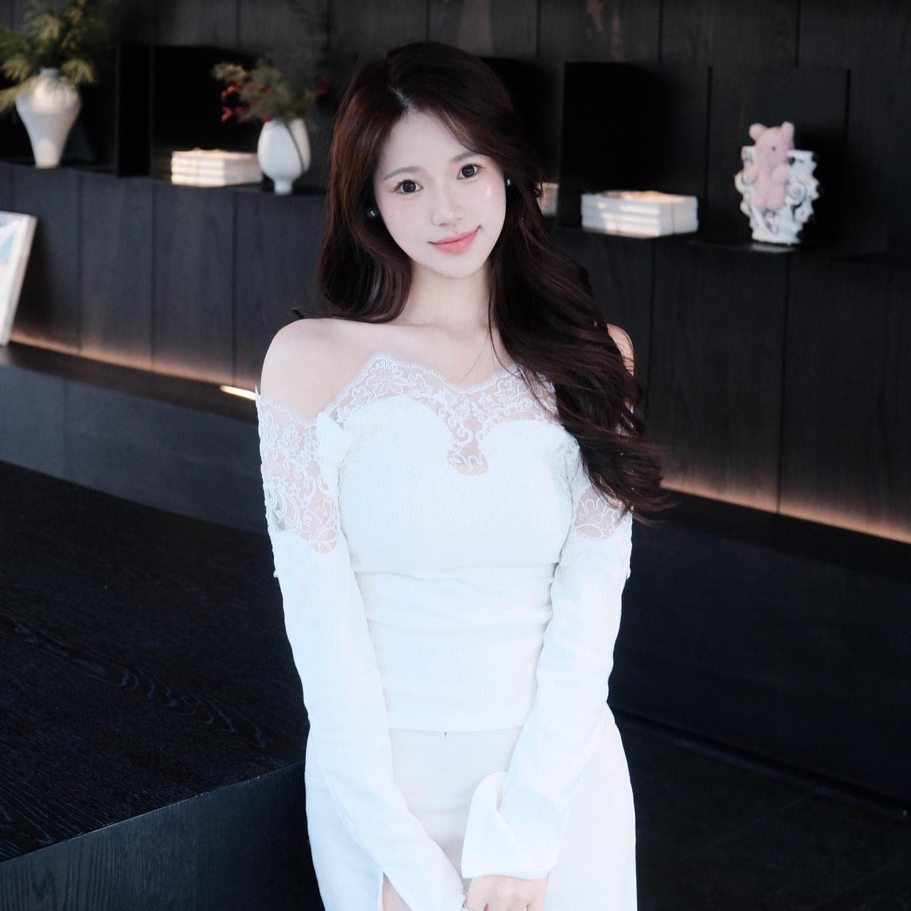 Korean ins style off-shoulder lace patchwork off-white knit top for women, slim-fit inner layer or outerwear, versatile long sleeves