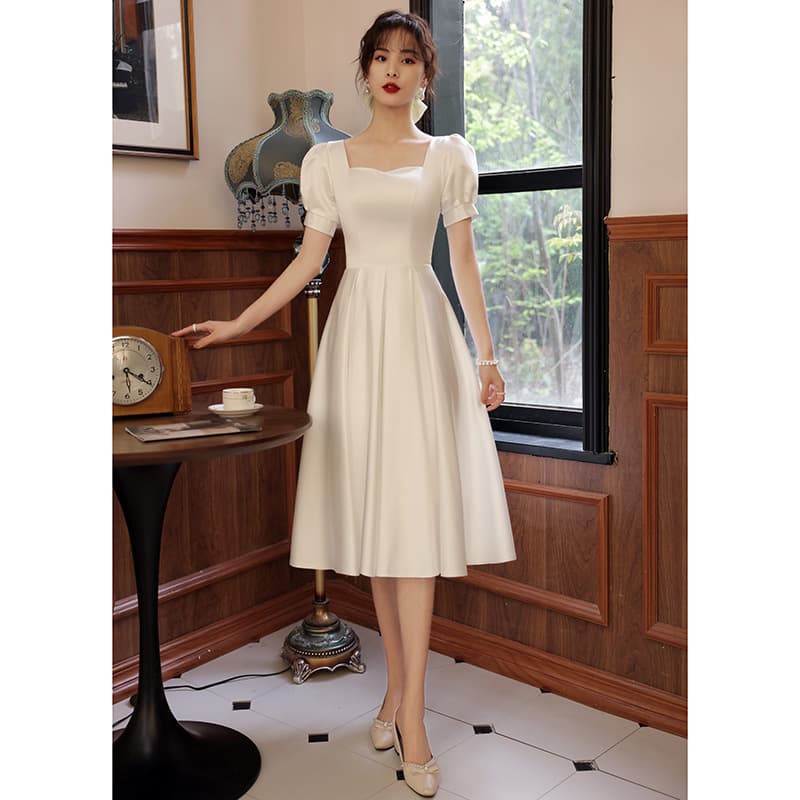 French-Style Satin Light Wedding Dress 2026 New White Wedding Registration Mini Dress Puff Sleeve Mini Dress for Travel Photography Autumn