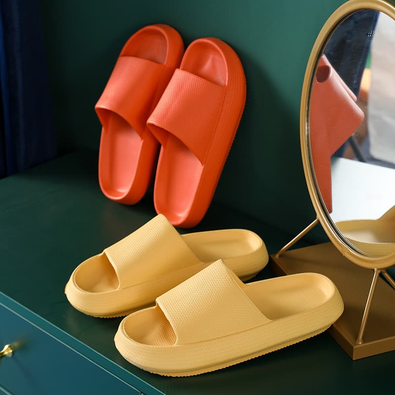 Summer Thick Sole Cloud-Like Slippers, EVA Lightweight Anti-Odor Home Non-Slip Bathroom Slippers Wholesale
