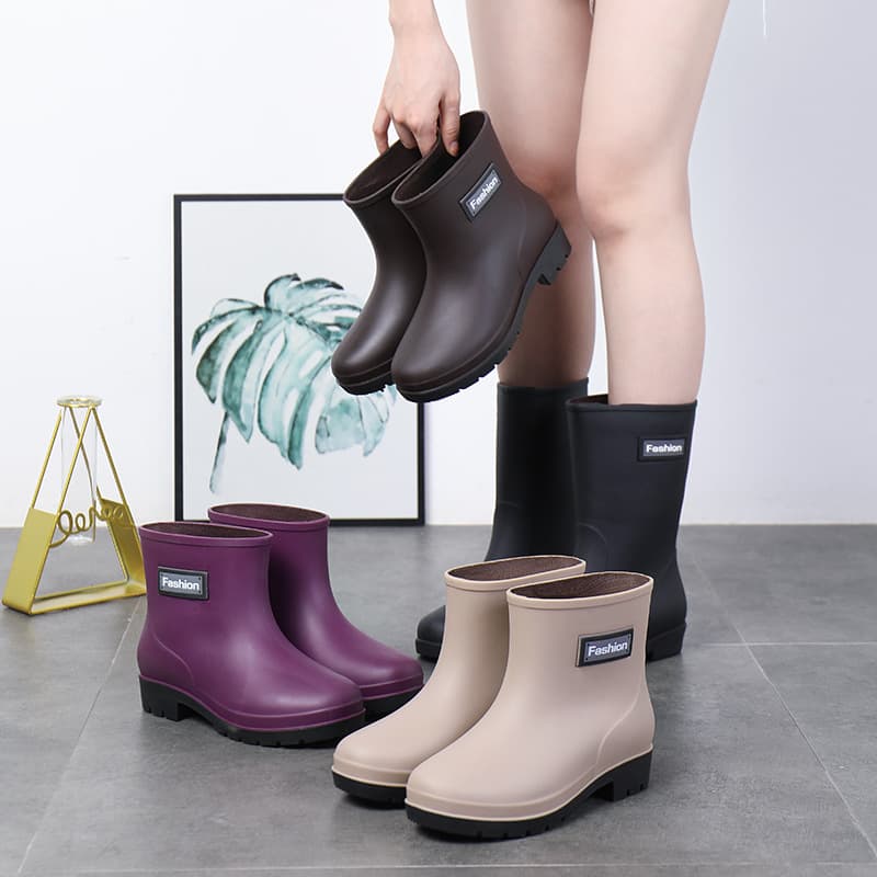 New women's rain boots, fashionable style, work shoes, outdoor wear, adult warm rubber shoes, mid-calf rain boots, Korean style.