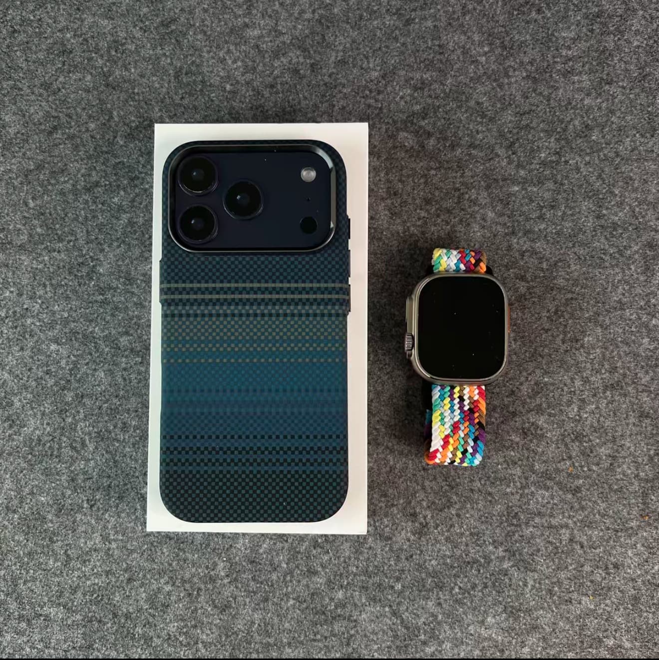 Carbon Fiber Kevlar Magnetic Phone Case for iPhone 17 Pro Max, Skin-Feel Drop-Resistant Protective Cover for Apple 16