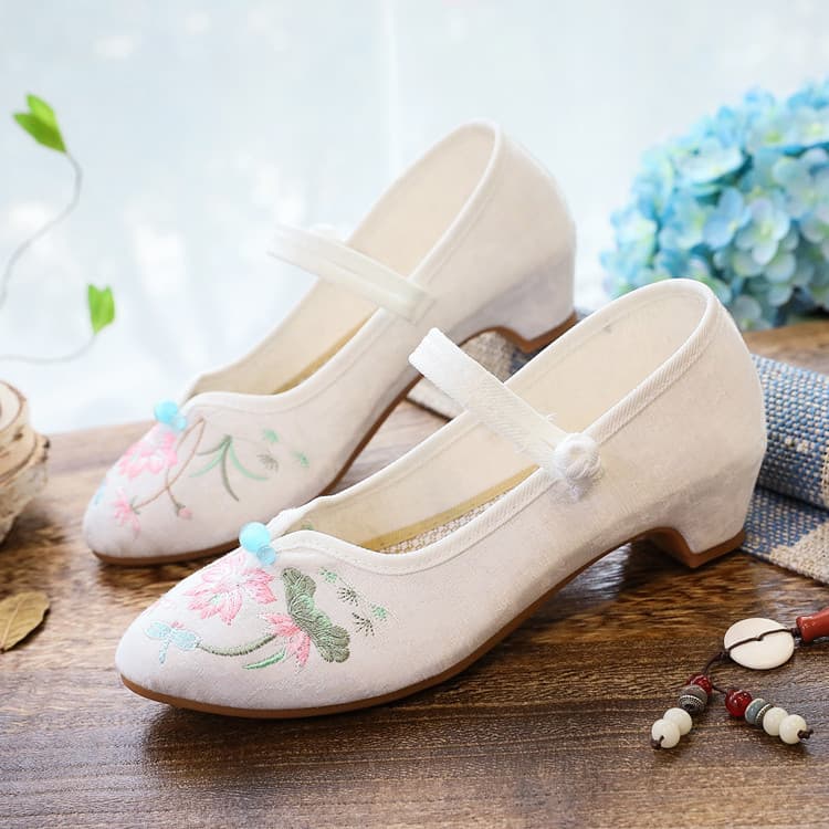 Liansheng 2022 New Style Ethnic Embroidered Shoes, Height Increasing Women's Flats, Pointed Toe Qipao Shoes, Rubber Sole Square Dance Shoes