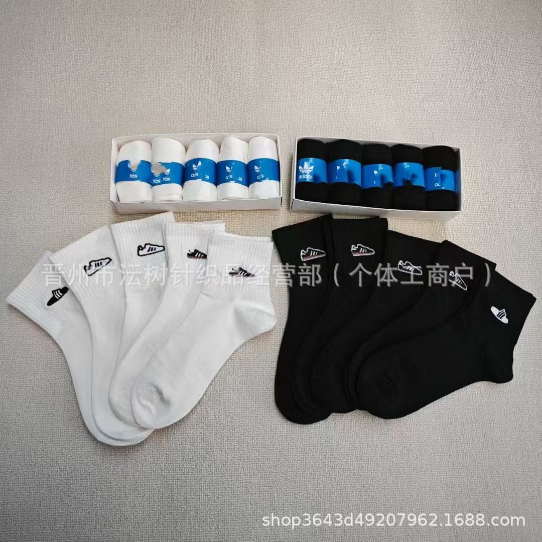 Four-Season Embroidered Logo Swoosh Nike Men's and Women's Mid-High Tube Sports Casual Cotton Socks Trendy Brand Black and White Boxed