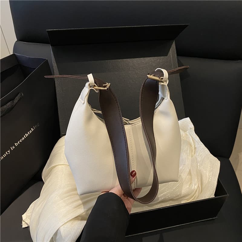 Brown Handbag Women's 2025 New Trendy High-End Fashionable Small Tote Bag Popular Shoulder Crossbody Commuter Bag