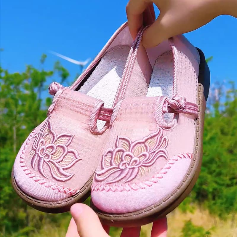 Spring new slip-on slip-on slip-on shoes, non-slip, wear-resistant, comfortable and breathable mother's shoes, lightweight embroidered ethnic style shoes