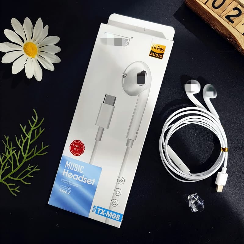 In-Ear / Flat-Head 3.5mm Round Jack Music Earphone with Inline Mic and Remote