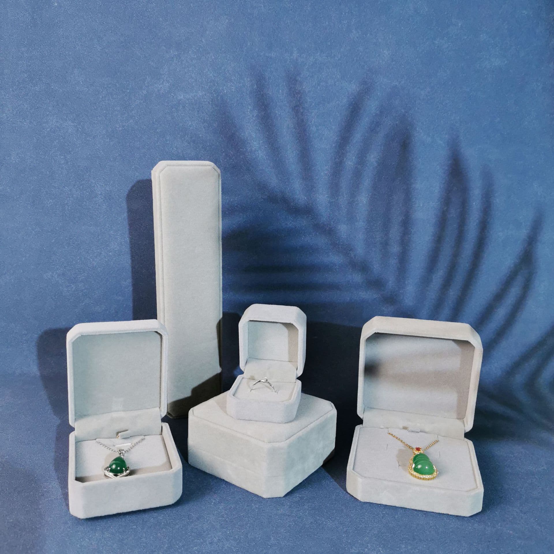 Velvet jewelry box custom ring bracelet earrings pendant packaging box bracelet necklace velvet jewelry box