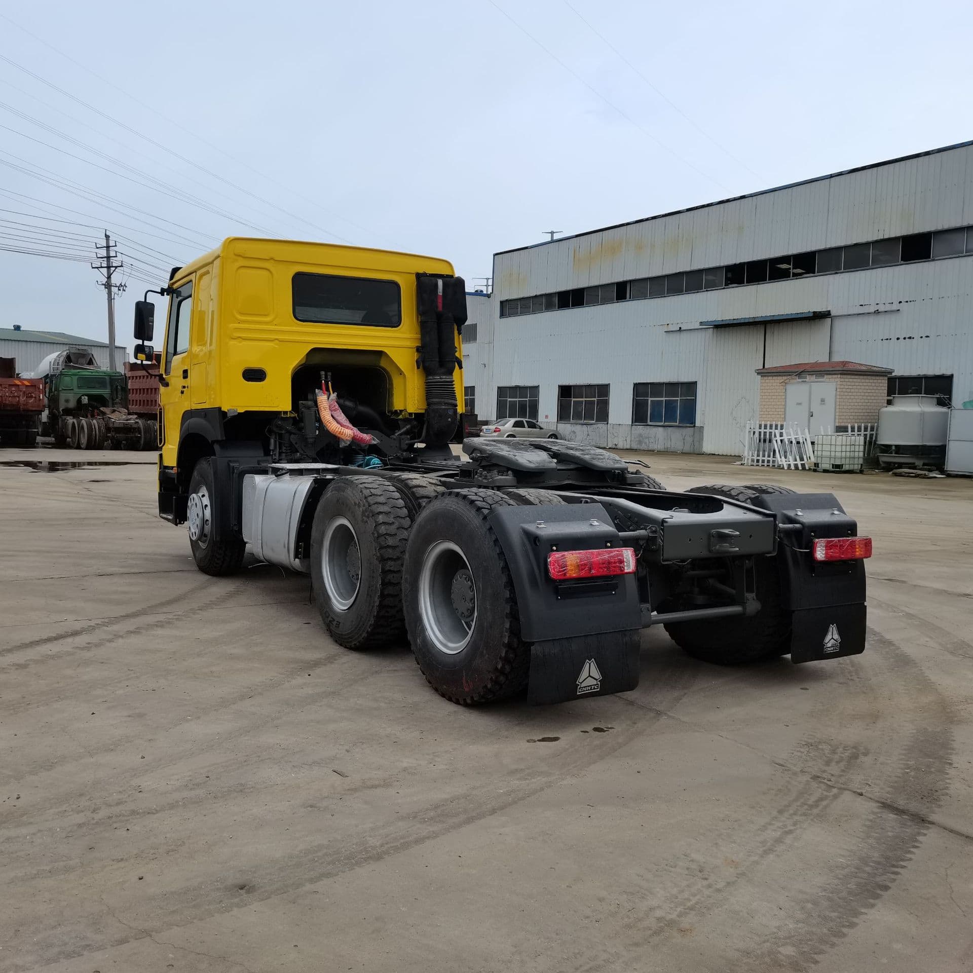 Rear 8-wheel Howo tractor head for sale, dual-drive freight truck head, 375HP container transport tractor