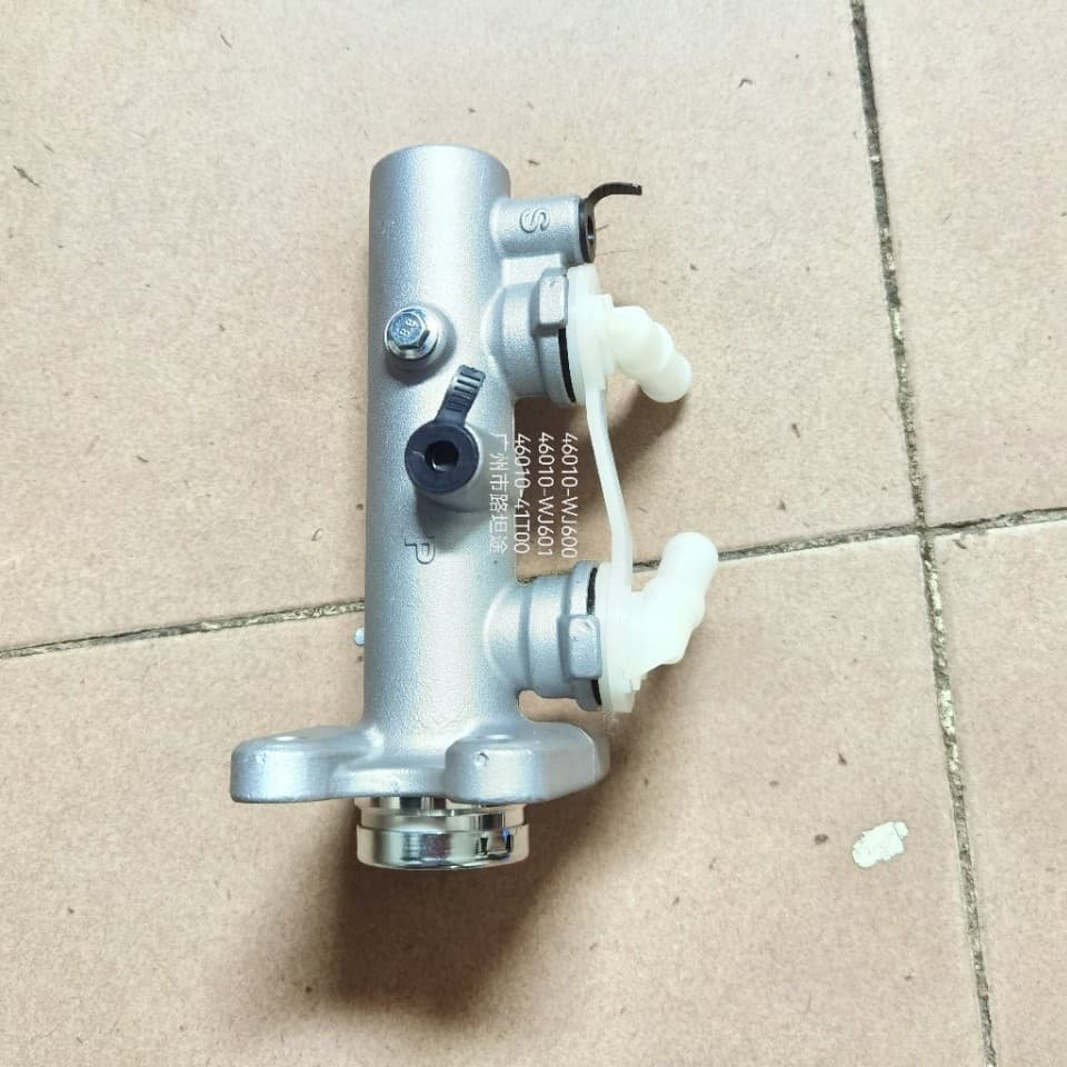 46010-WJ600 46010-WJ601 1999 Nissan Civilian Bus W41 Brake Master Cylinder