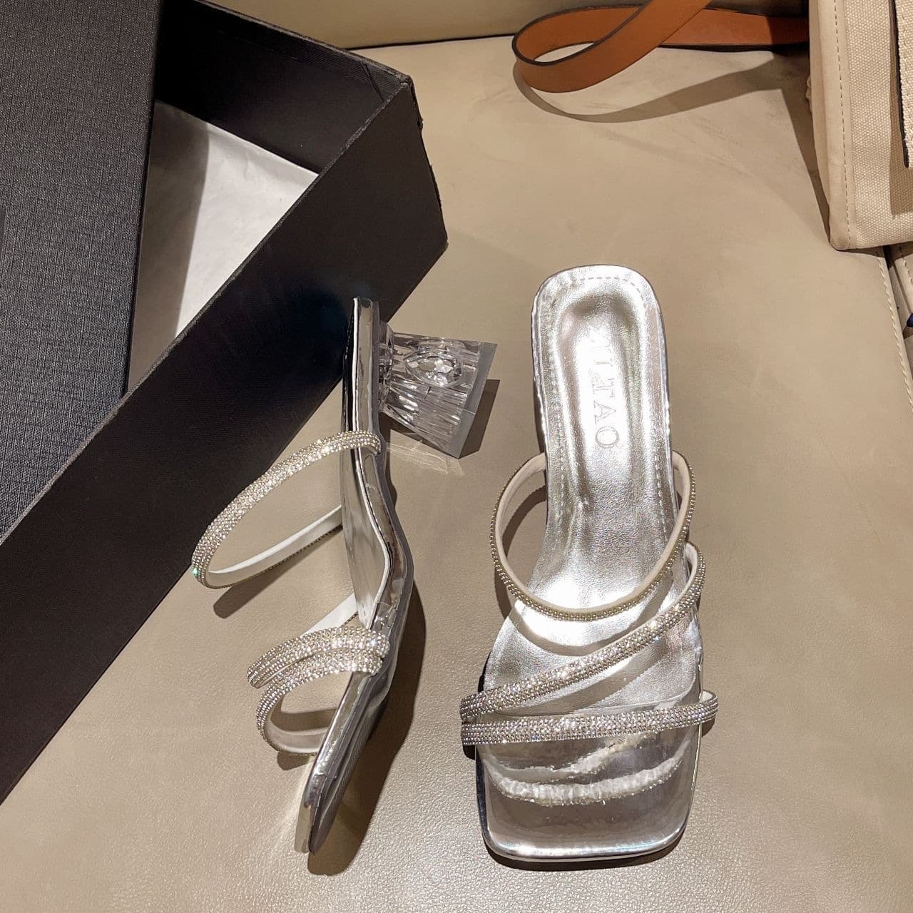 2026 New Fashion Crystal Slippers for Women, Summer Outdoor Wear, Crystal Chunky Heel Sandals, Elegant High-Heeled Sandals to Match with Dresses