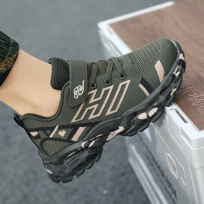 Spring and summer large and medium children's shoes, camouflage sports shoes, trendy shoes, breathable lightweight fly-knit mesh children's shoes, casual and versatile