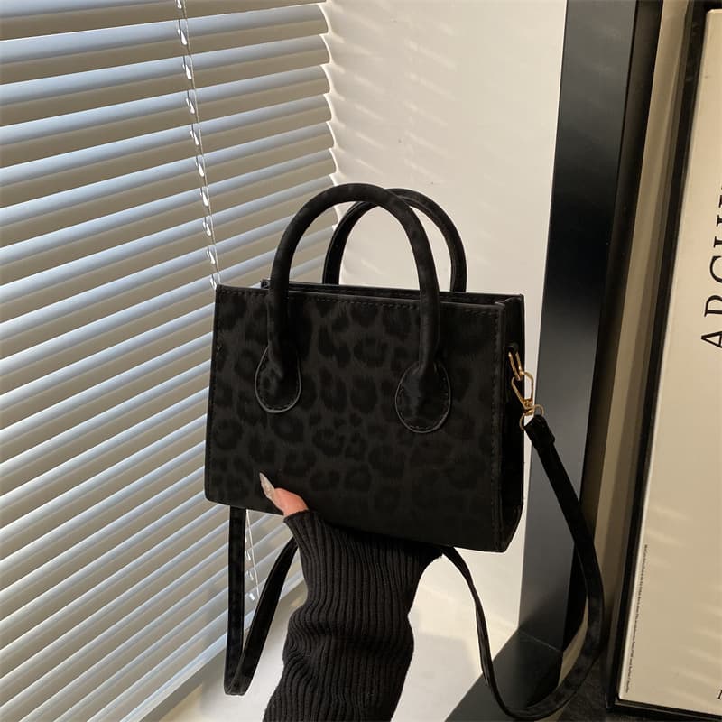 High-end new bag 2025 niche leopard print crossbody bag fashionable small square bag versatile bucket shoulder handbag