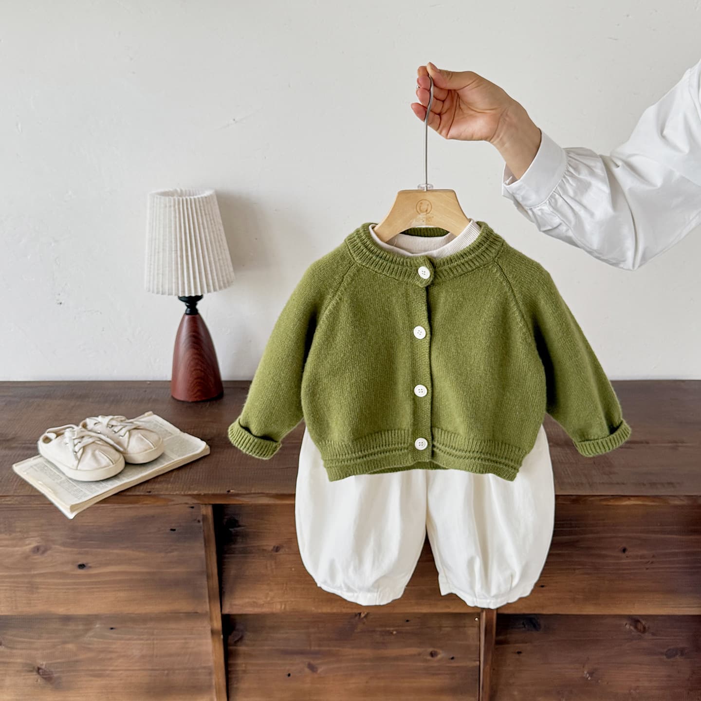 Spring and autumn children's sweater set, autumn clothing for men and women, new fashion cardigan for infants and children, fashionable three-piece set