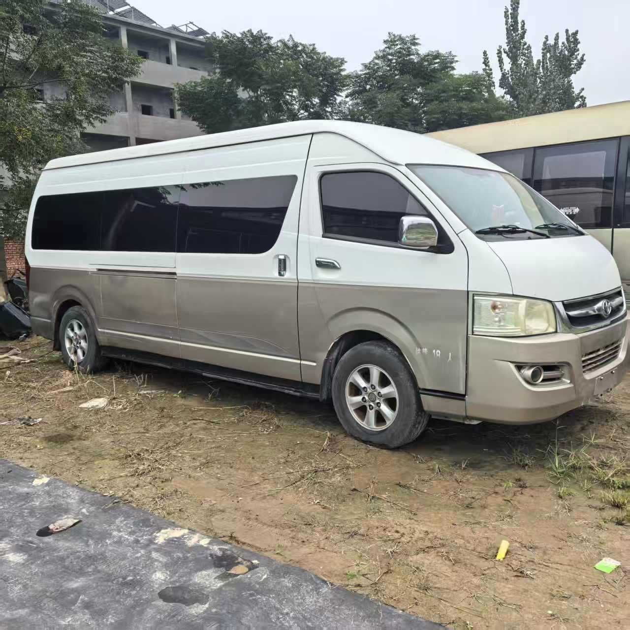 Premium used Toyota Hiace minibus cross-border, business reception commuting vehicle, 14-seater, 17-seater business bus