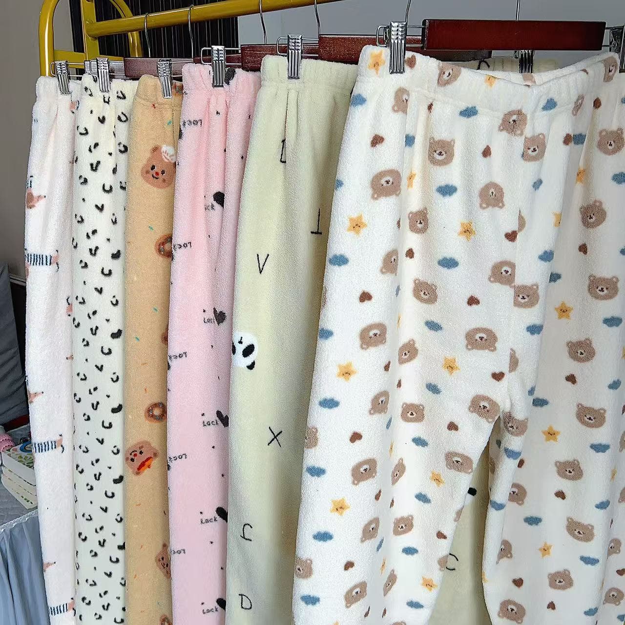 2025 Autumn/Winter Snow Particle Fleece Thickened Fleece-lined Cartoon Sleep Pants for Women, Warm Loose Cute Wearable Home Pants