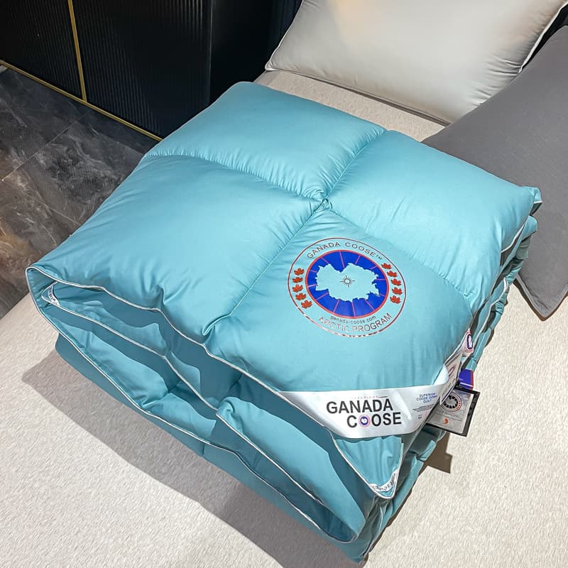 New style down comforter, thickened cotton hotel comforter core, warm fleece comforter, gift comforter wholesale.