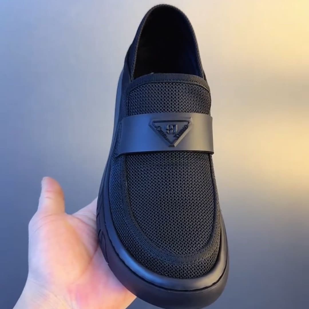 Casual Low-Top Men's Slip-On Shoes Lightweight Breathable Ice Silk Mesh Upper Comfortable Round Toe Rubber Outsole