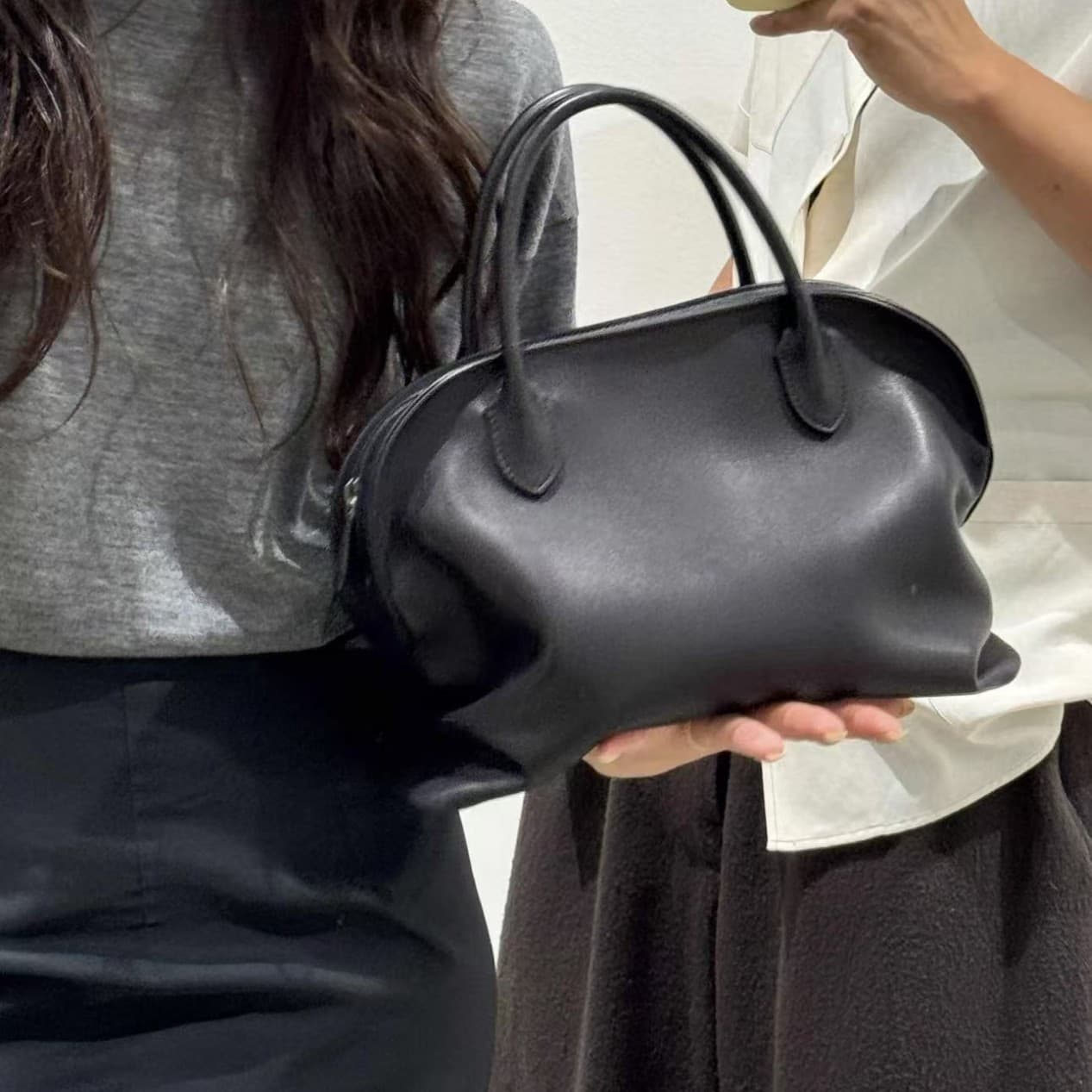 New Luxury Genuine Leather Women's Bag The RoAgens Soft Bowling Bag Full Leather Handheld Shell Bag