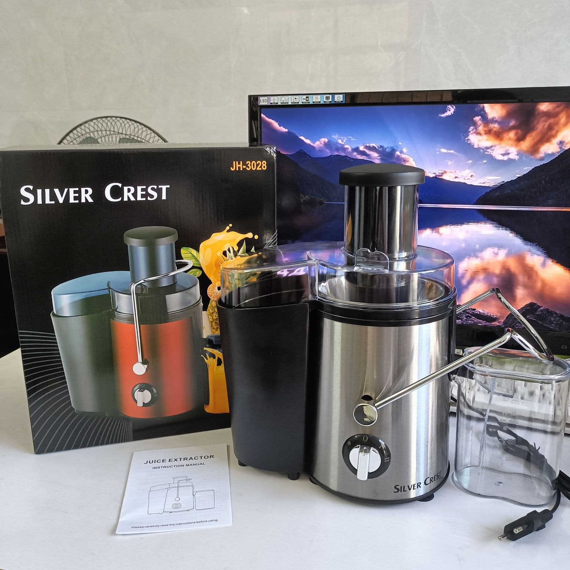 English US/UK Standard Cross-border Export Small Household Juicer Fully Automatic Large Aperture Juice Separation Original Juice Machine