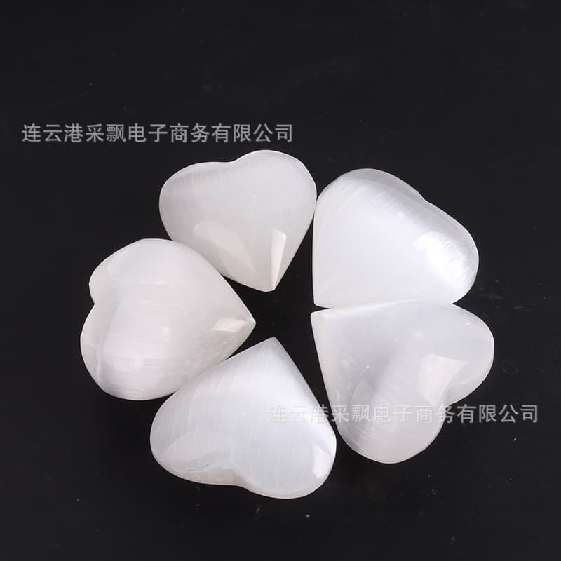 Natural Arsenite Salt Heart Shaped Crystal Gypsum Craftwork Geometric Modern Simple Style Colorful Paper Box Packed Ornament